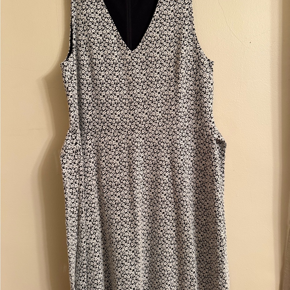 LOFT Black and White V-Neck Sleeveless Midi Dress